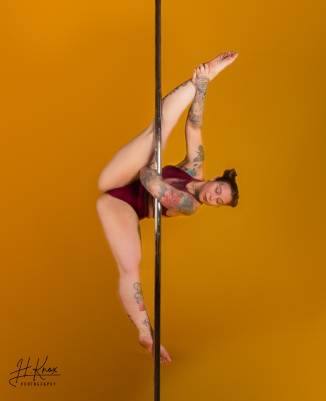 The Pole Hub instructor Fran S holding a pose on a pole